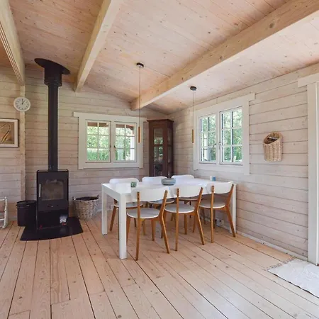 Three-bedroom Holiday In * Højby